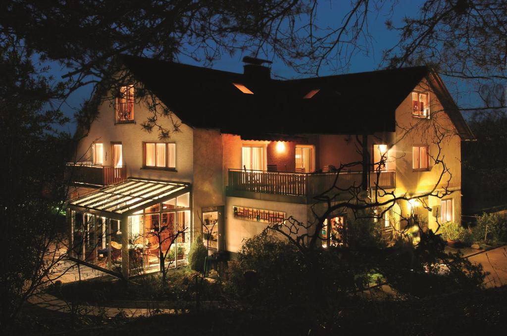 Gaestehaus-Weingut Loersch Leiwen Exterior foto